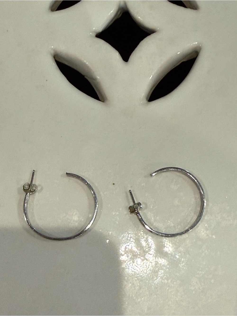 • Anna Beck • EUC • CLASSIC LARGE HOOP DISC EARRING IN GOLD/SILVER - Picture 8 of 15